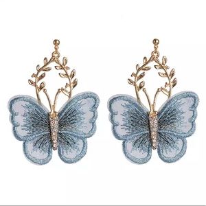 💕 BRAND NEW Blue Butterfly Dangling Earrings 💕
